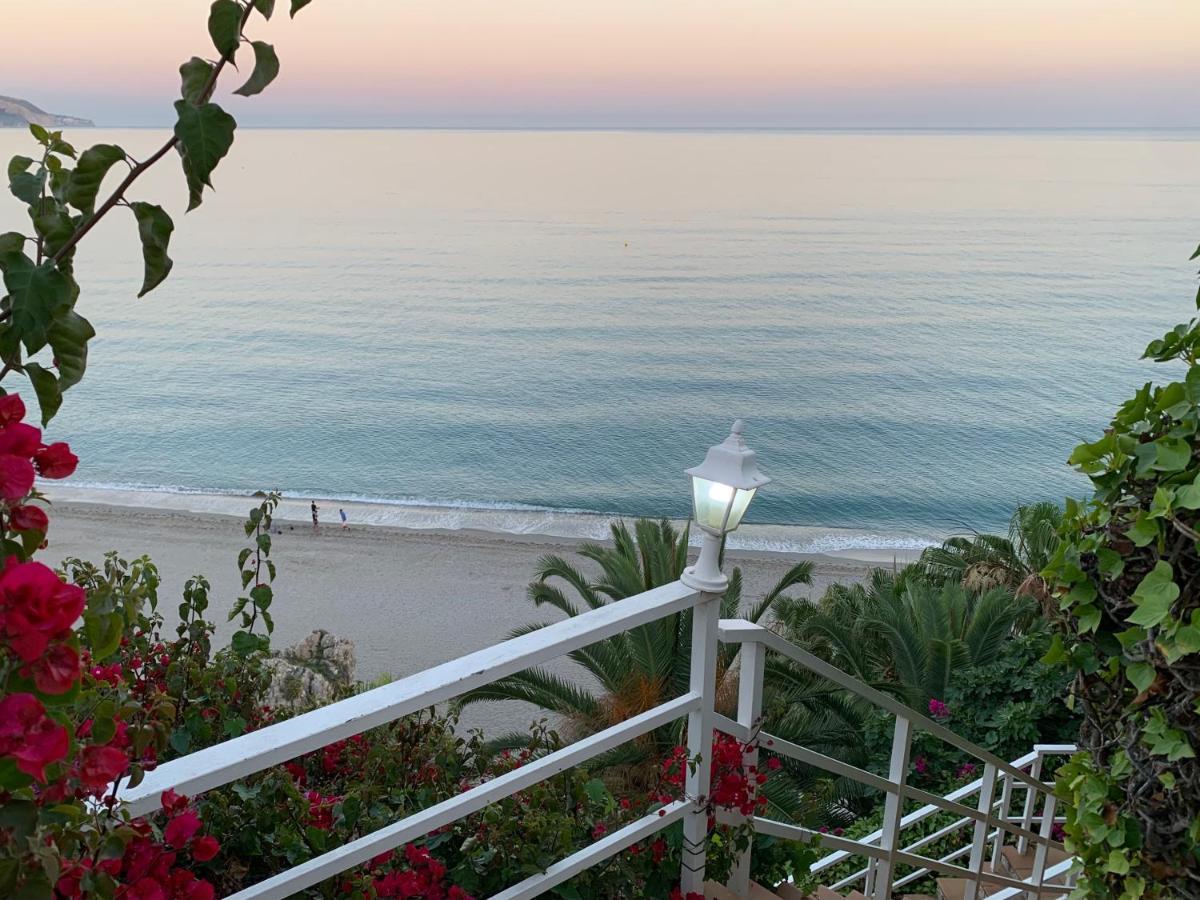 Hotel Paraiso Del Mar نيرخا المظهر الخارجي الصورة