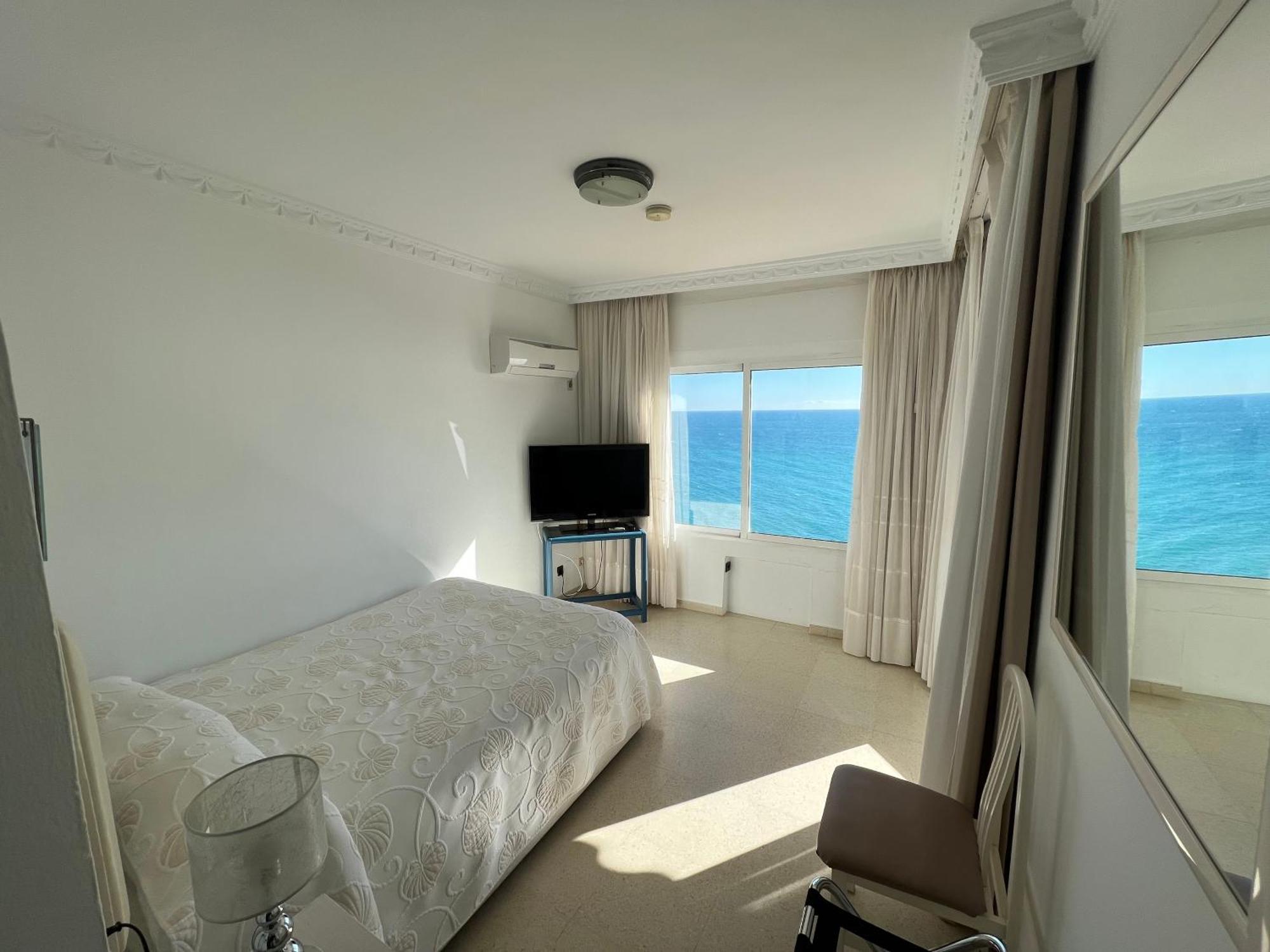 Hotel Paraiso Del Mar نيرخا الغرفة الصورة