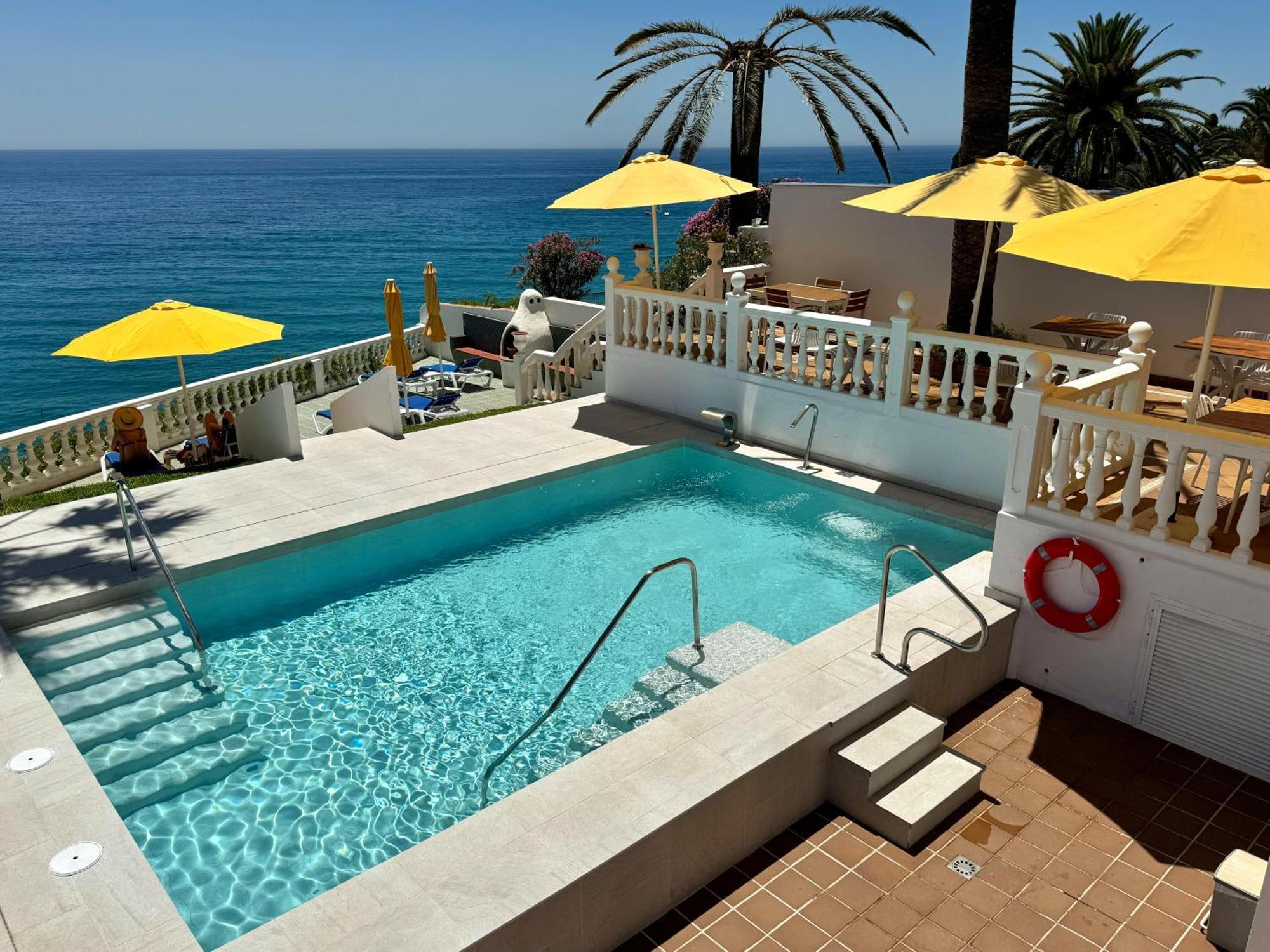 Hotel Paraiso Del Mar نيرخا المظهر الخارجي الصورة