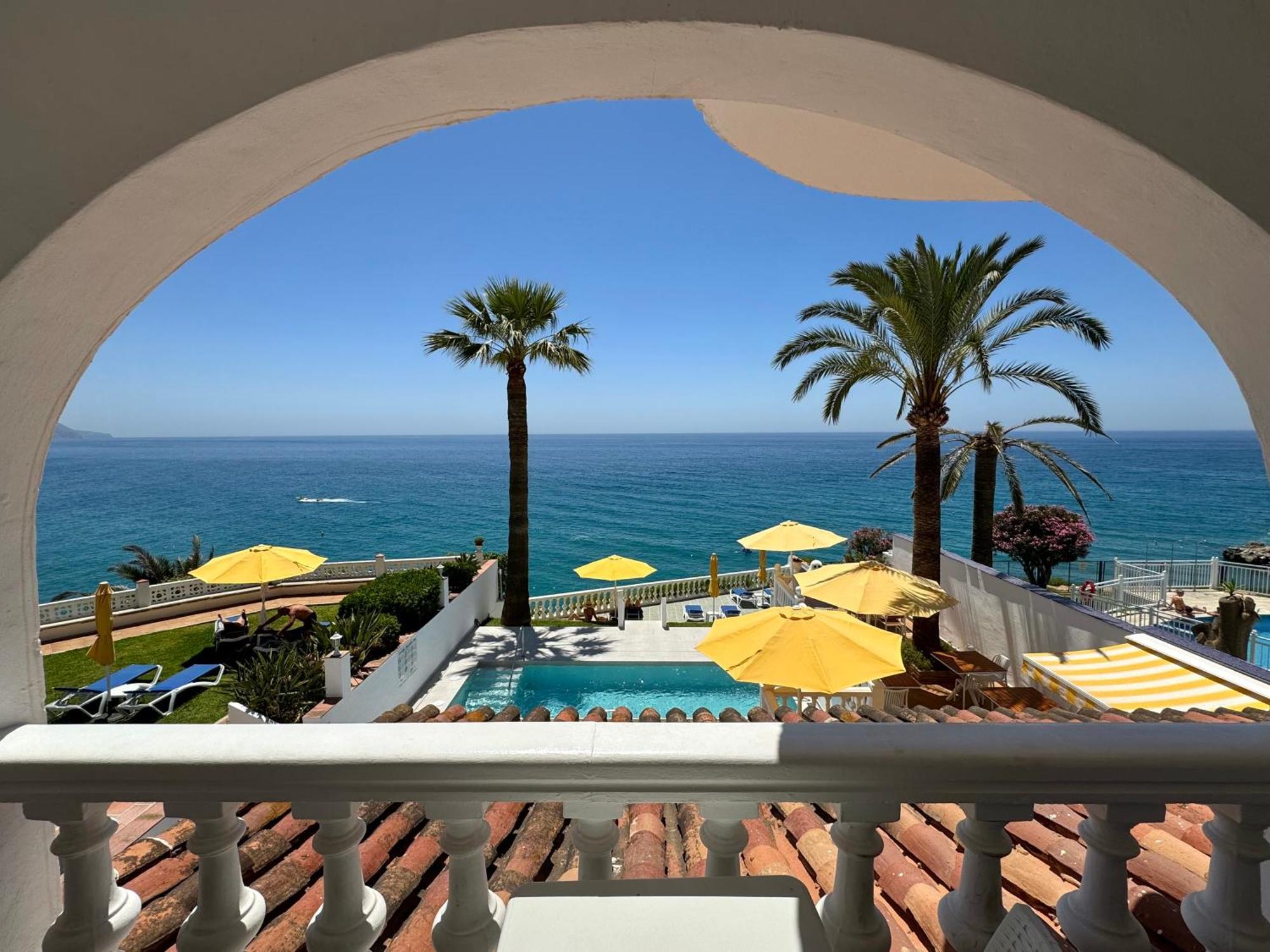 Hotel Paraiso Del Mar نيرخا المظهر الخارجي الصورة